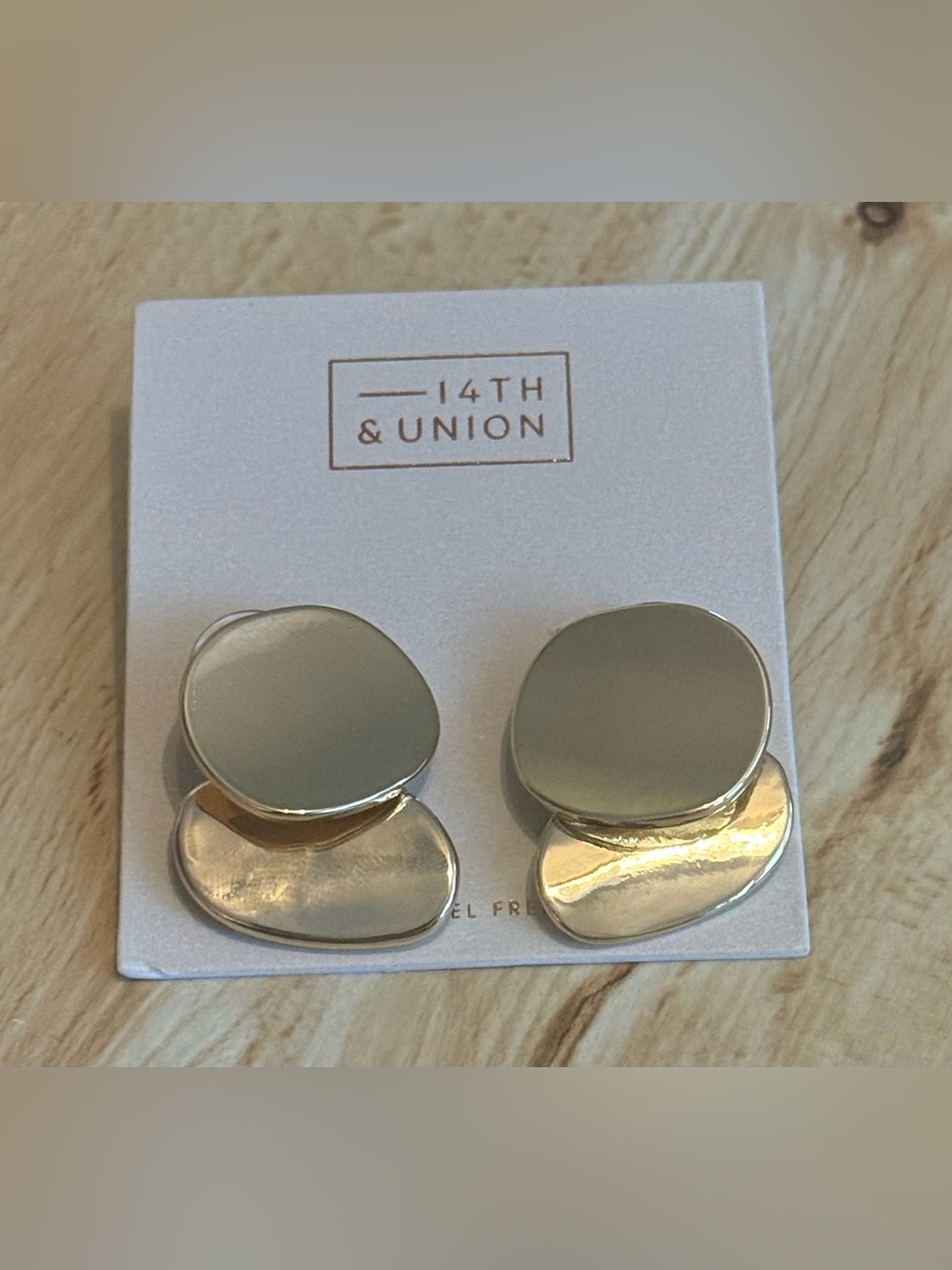 14th & Union. Double Oval Shakey Stud Earring. Gold.